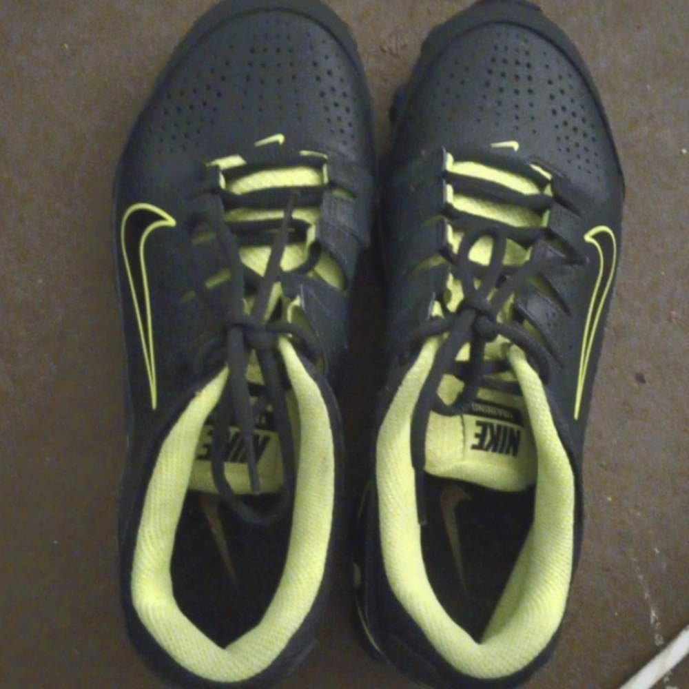 Shoes - Picture 3 of 4